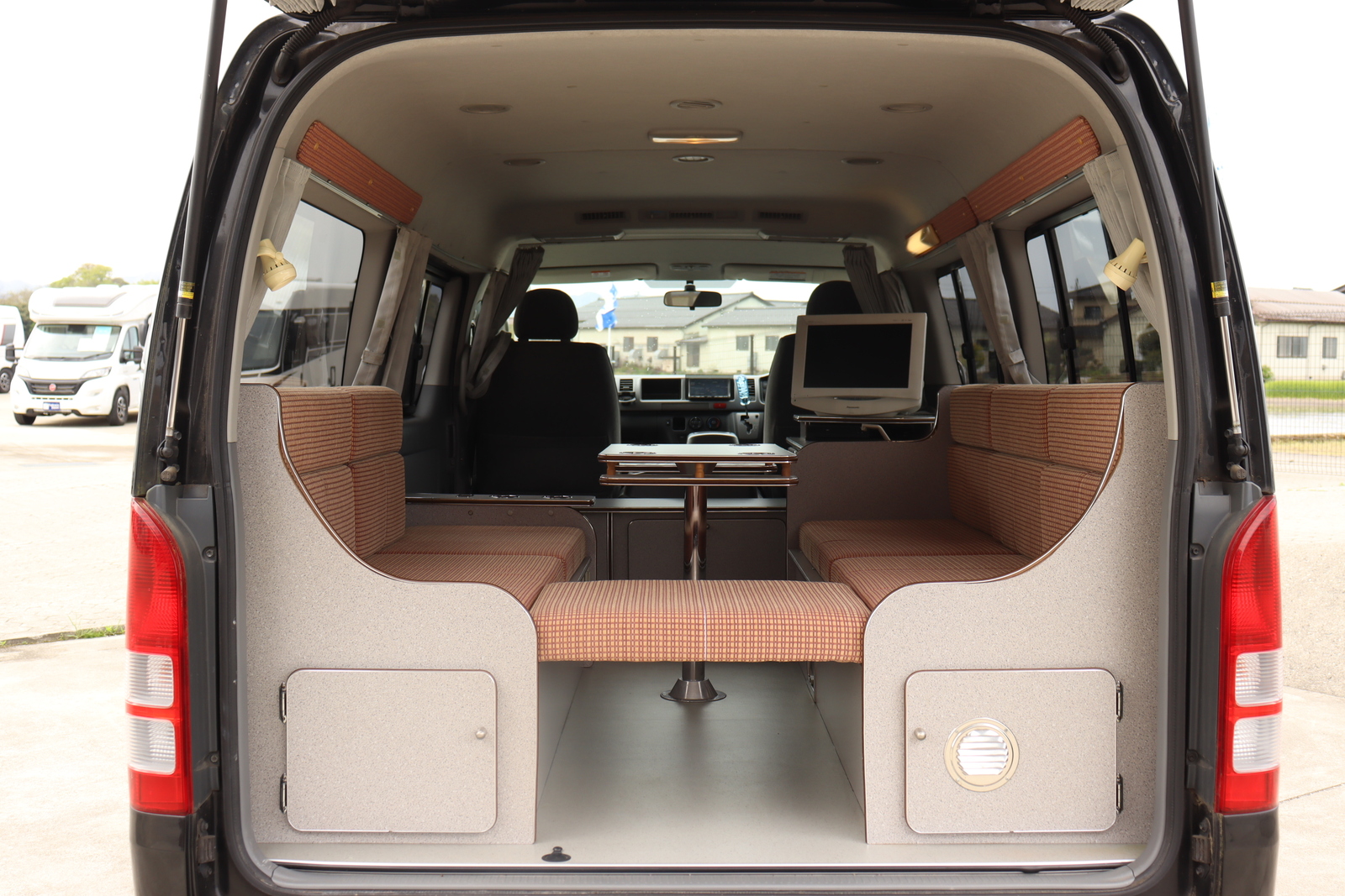 キャンピングカーバンコン