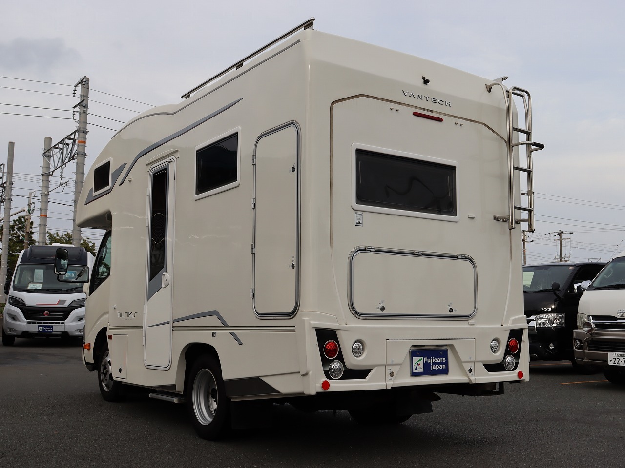 キャンピングカーキャブコン