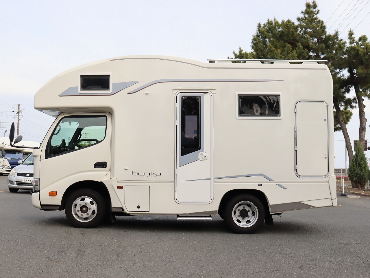 キャンピングカーキャブコン