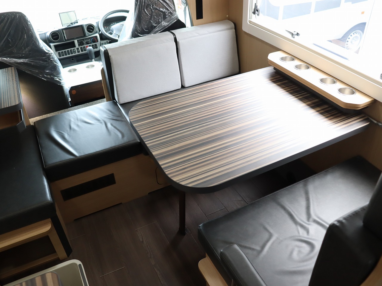 キャンピングカーキャブコン