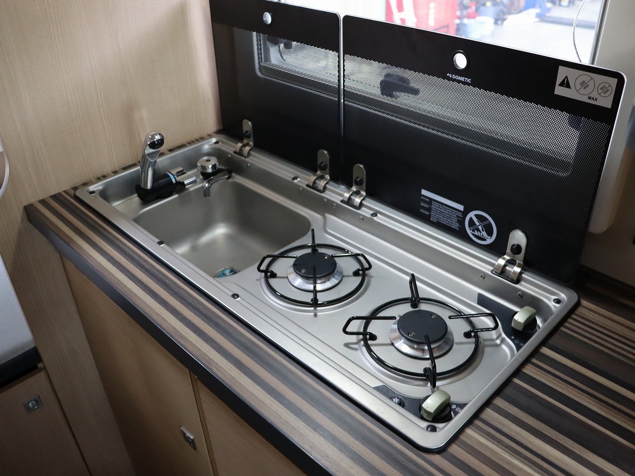 キャンピングカーキャブコン