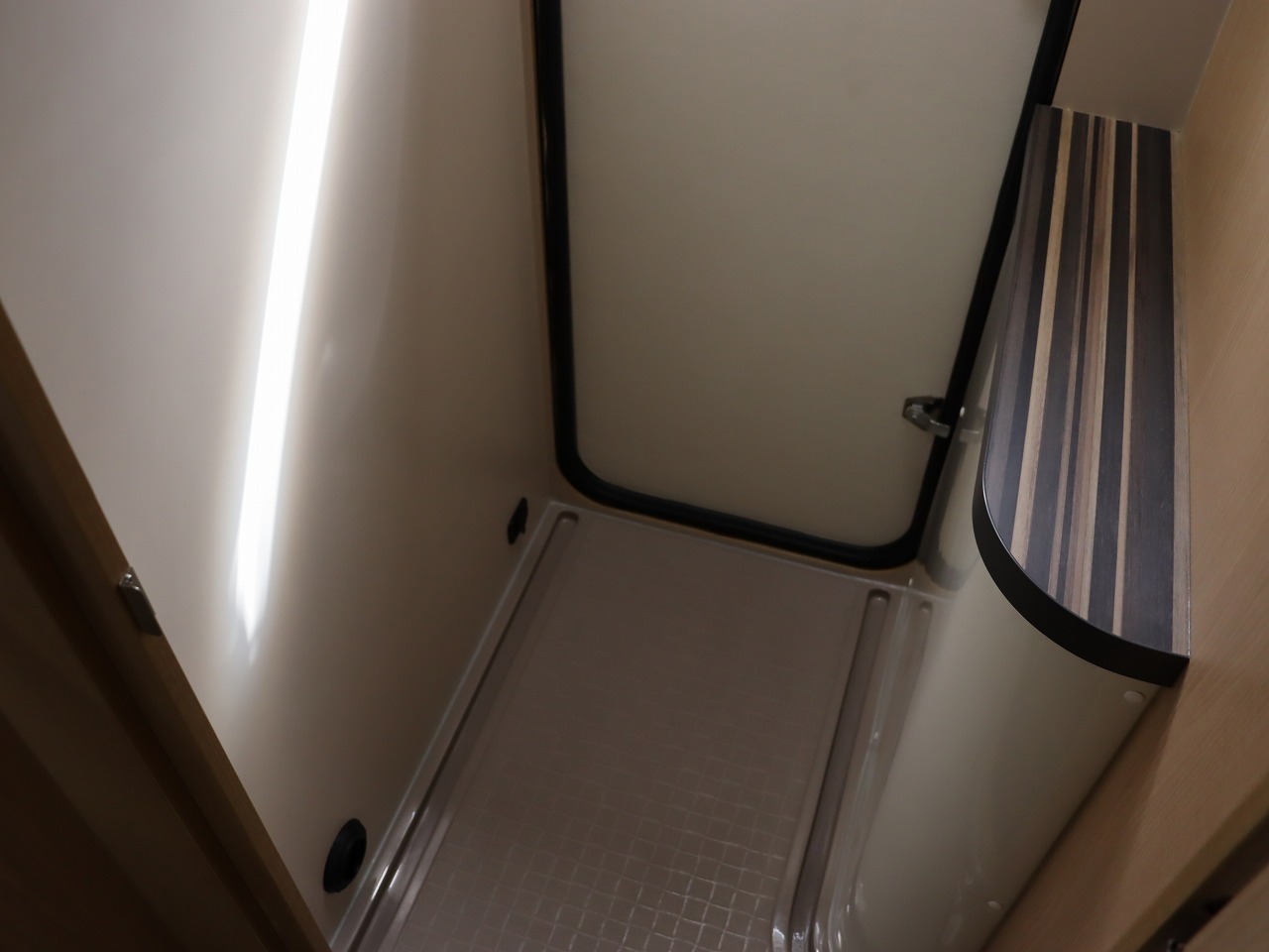 キャンピングカーキャブコン