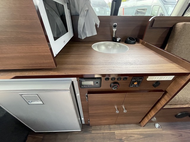 キャンピングカーバンコン