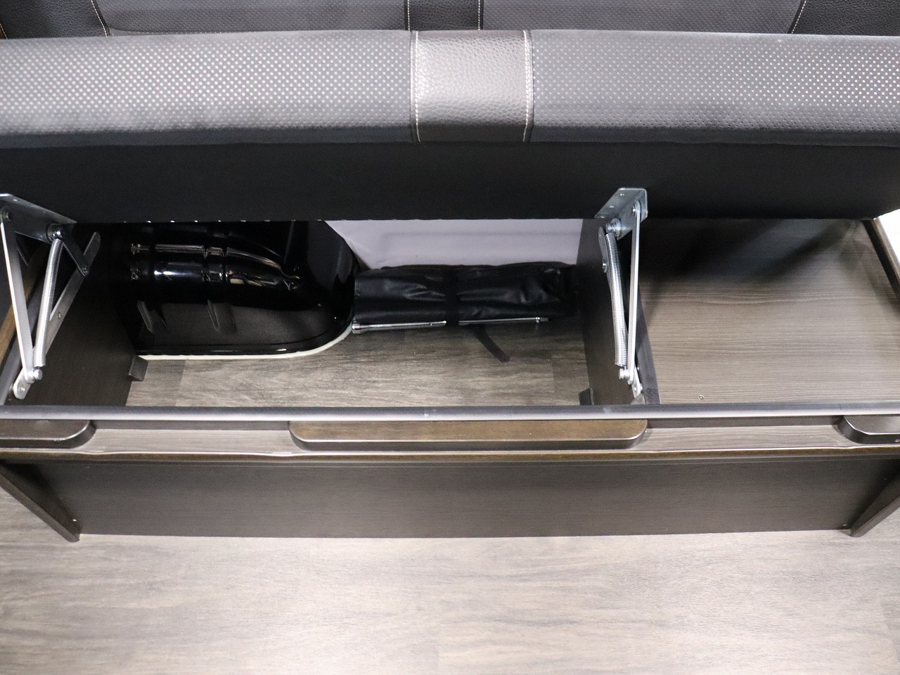 キャンピングカーバンコン