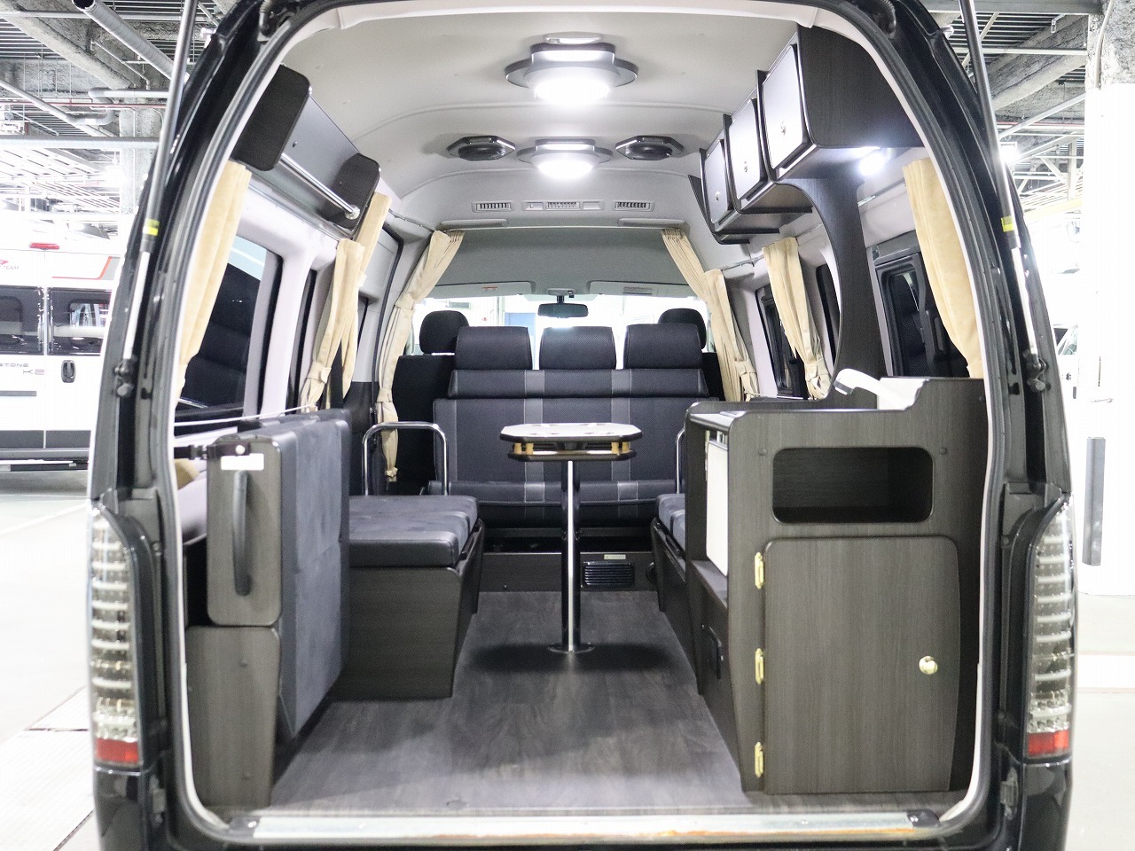 キャンピングカーバンコン