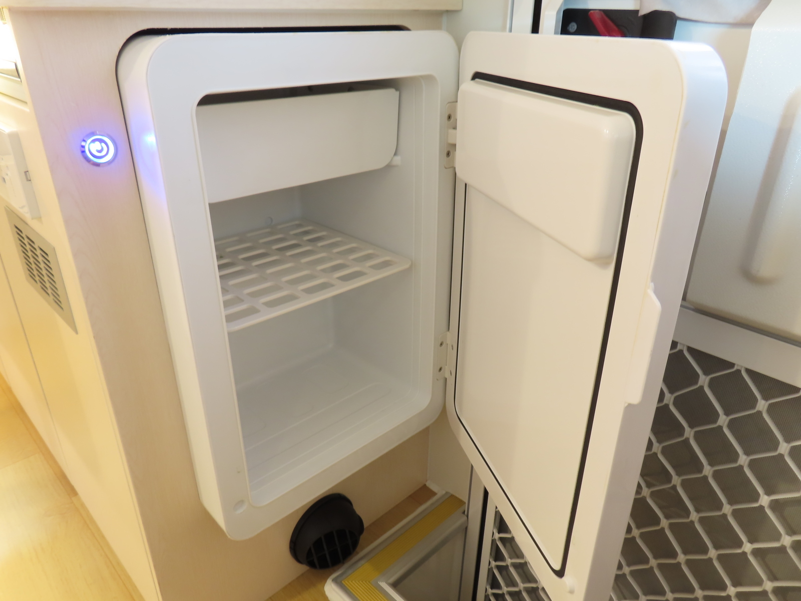 キャンピングカー軽キャンパー