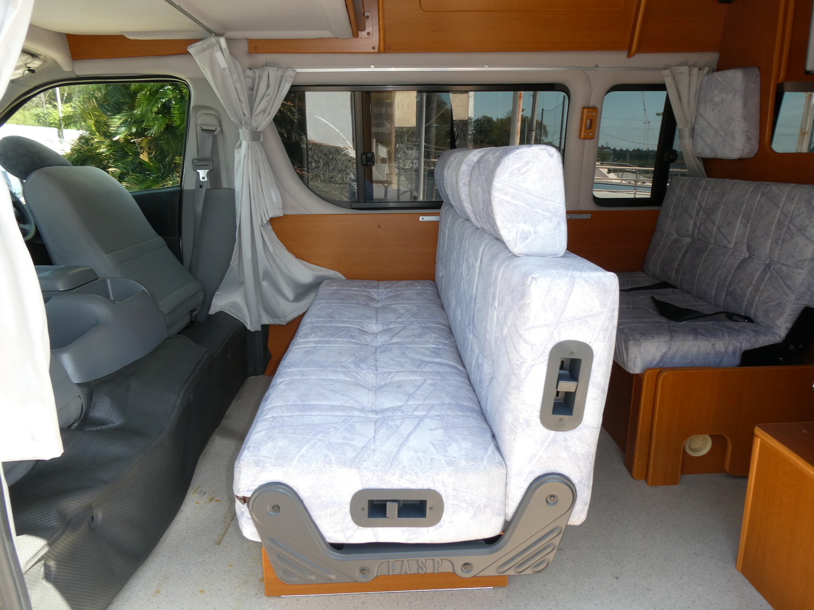 キャンピングカーバンコン