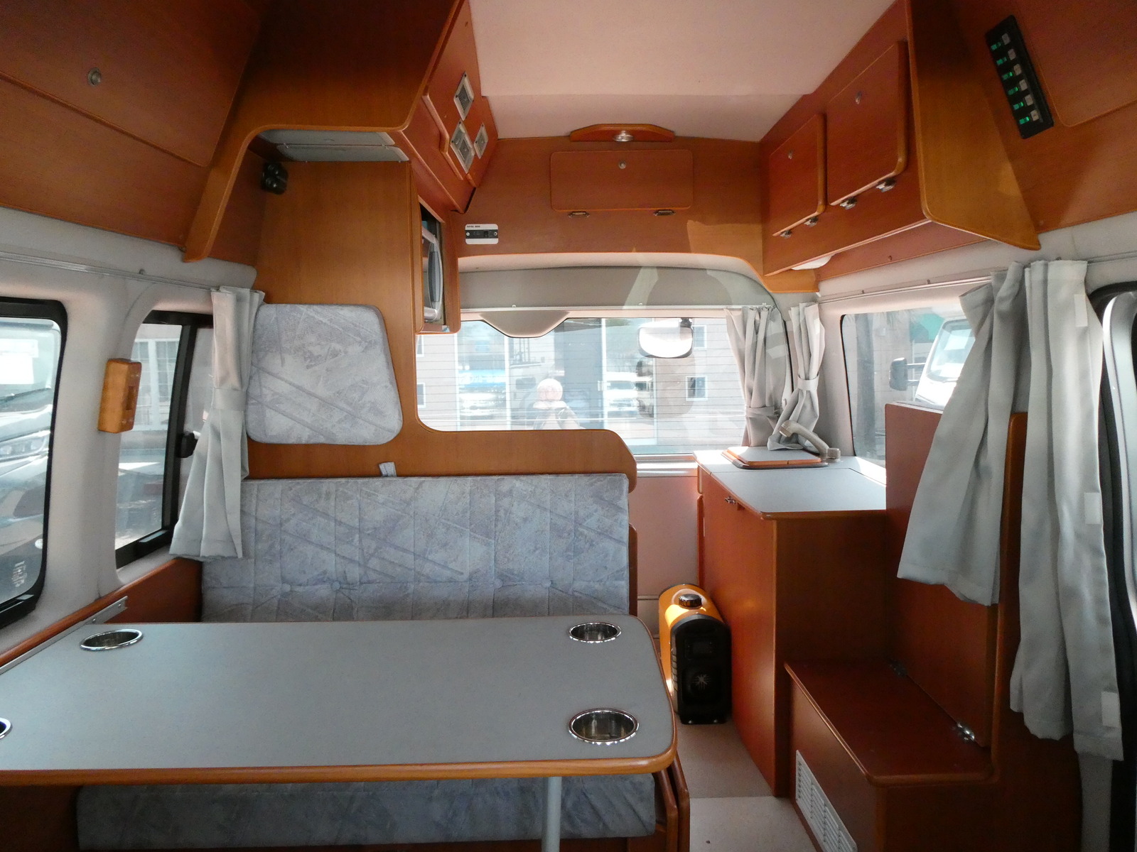 キャンピングカーバンコン