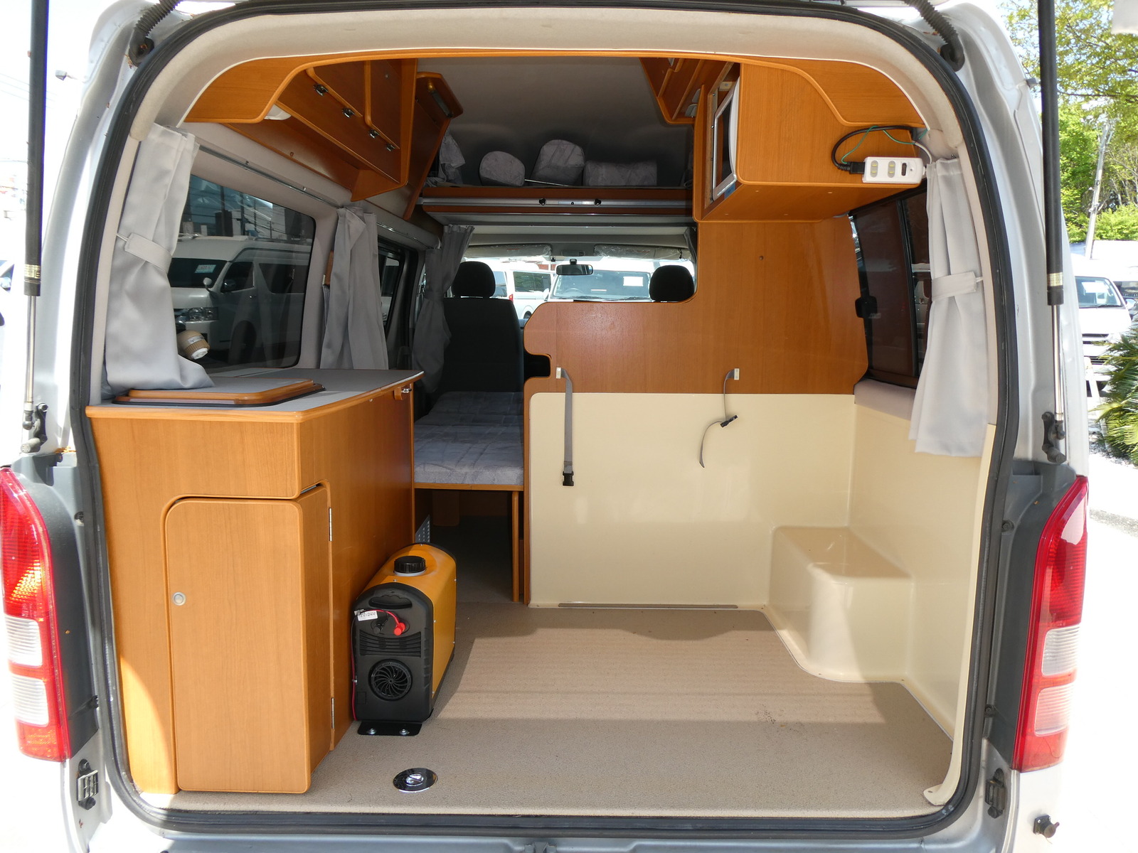 キャンピングカーバンコン