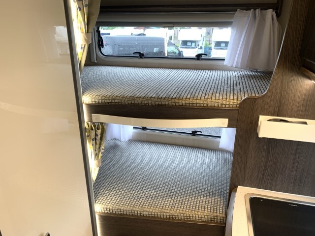 キャンピングカーキャブコン