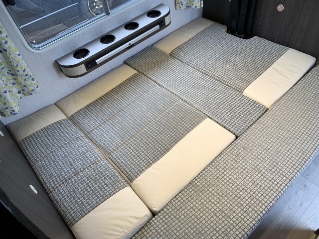 キャンピングカーキャブコン