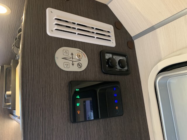 キャンピングカーキャブコン