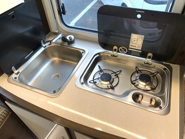 キャンピングカーキャブコン