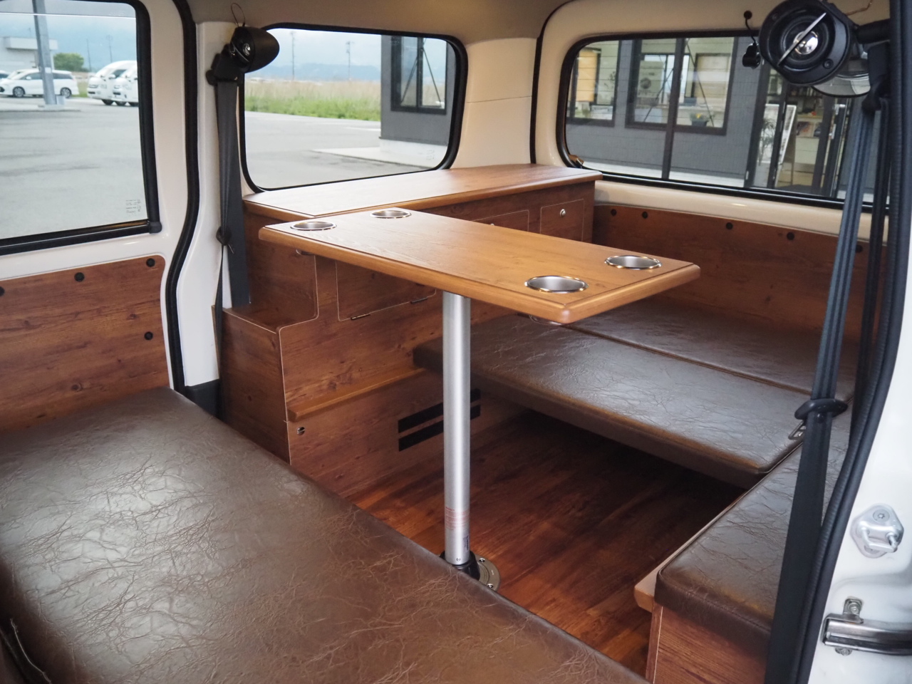 キャンピングカーバンコン