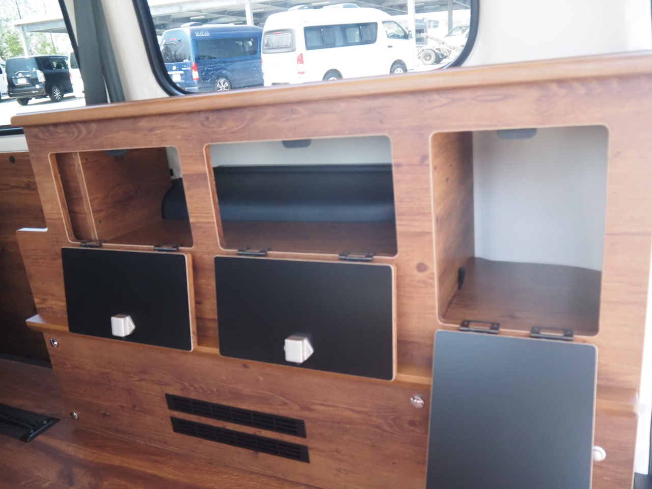 キャンピングカーバンコン