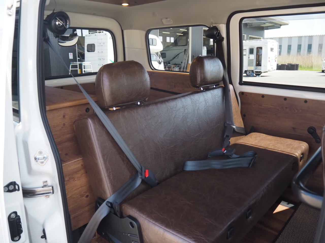 キャンピングカーバンコン