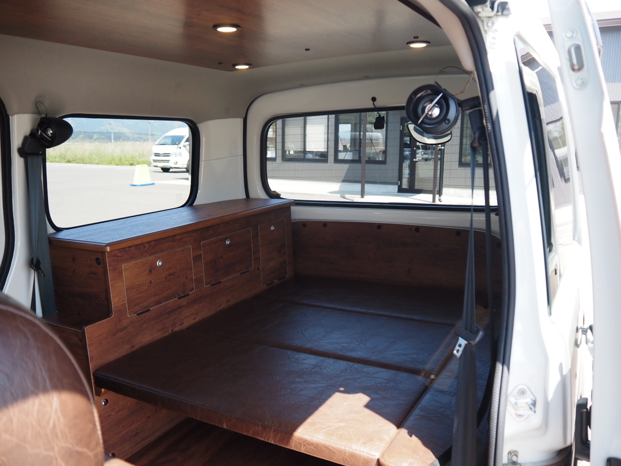 キャンピングカーバンコン