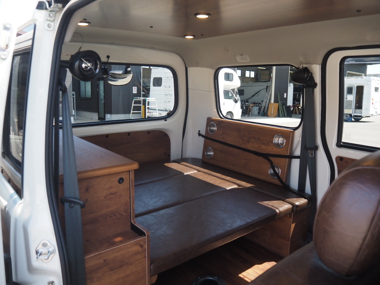 キャンピングカーバンコン