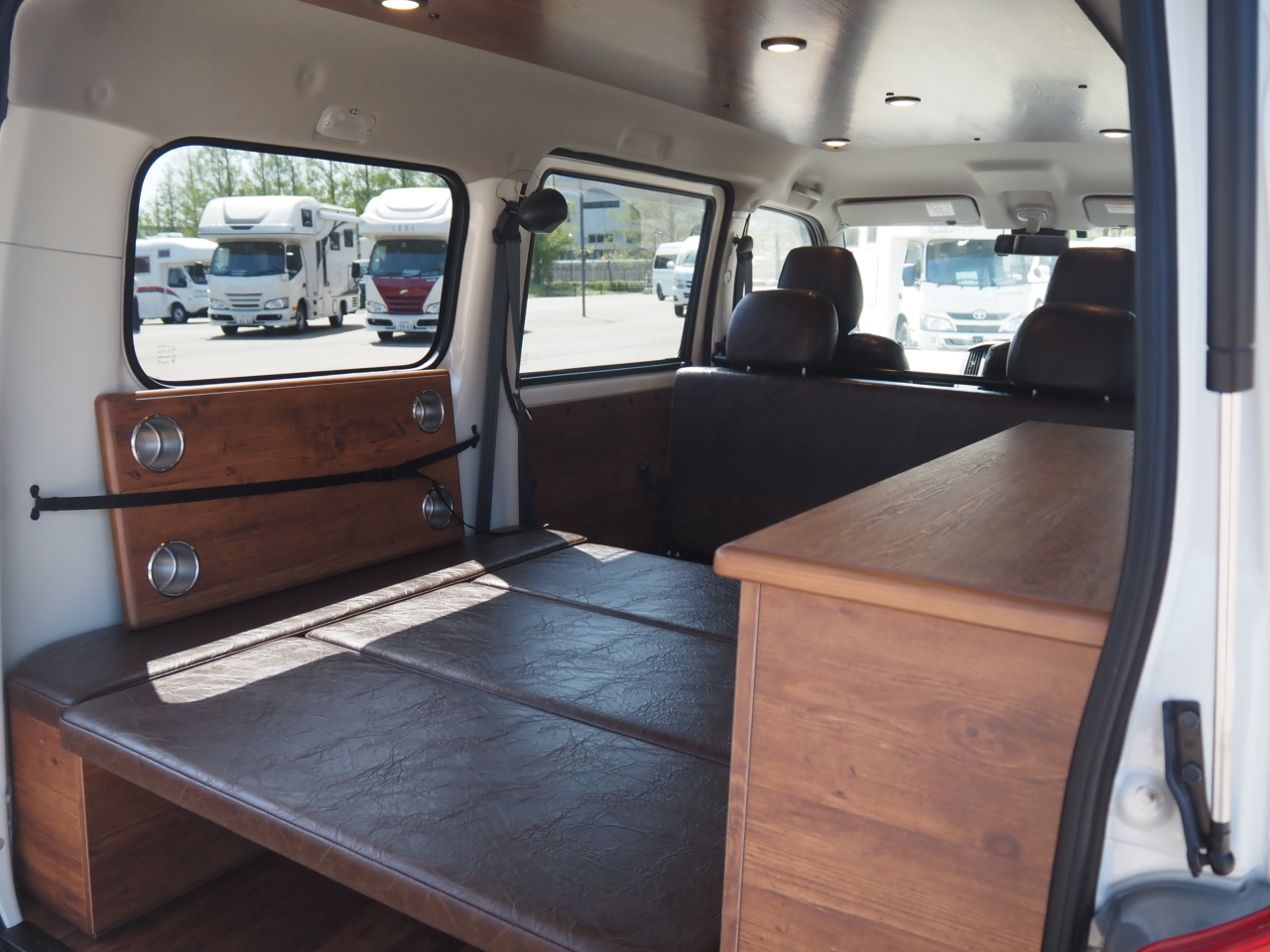 キャンピングカーバンコン