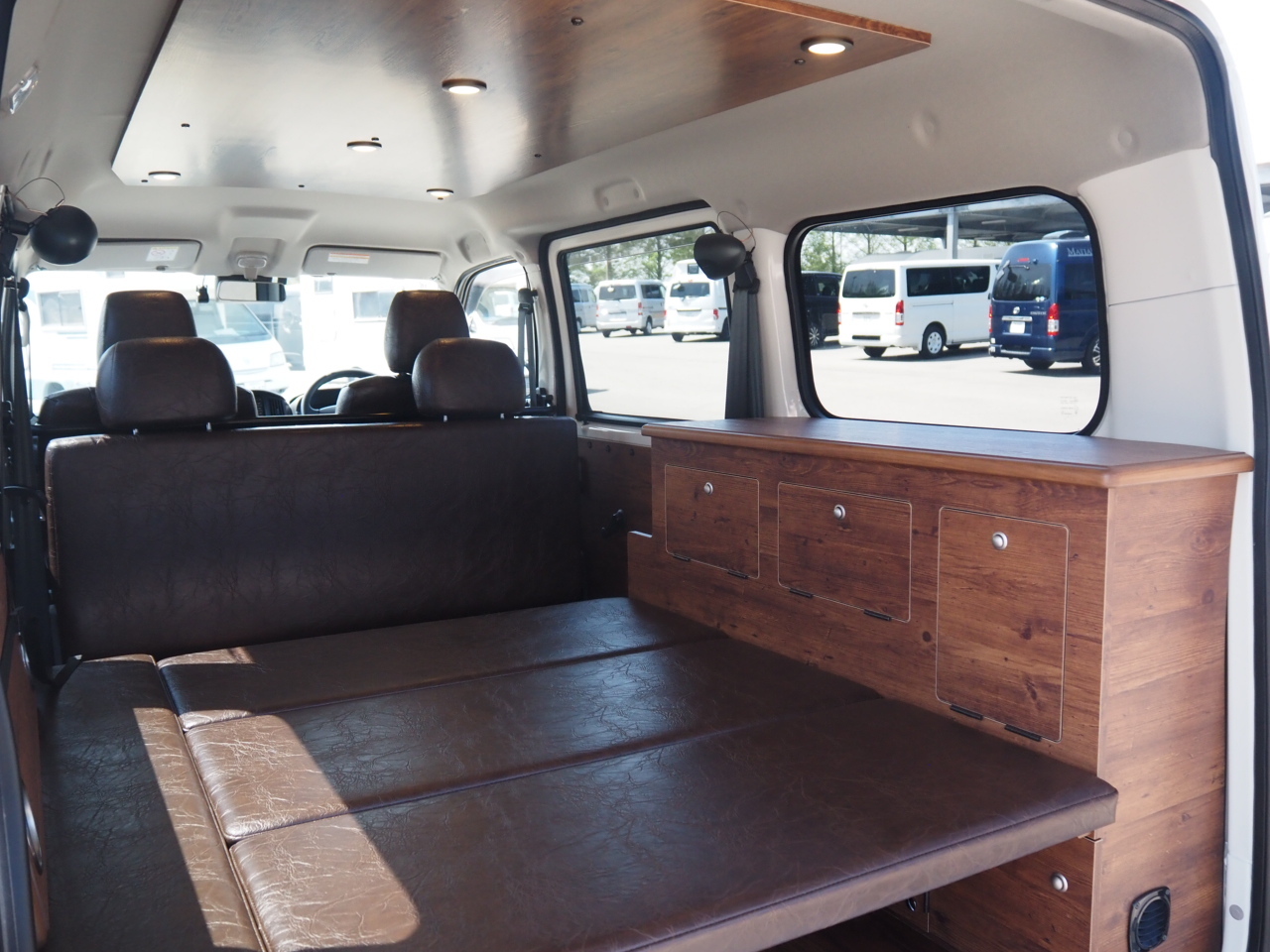 キャンピングカーバンコン