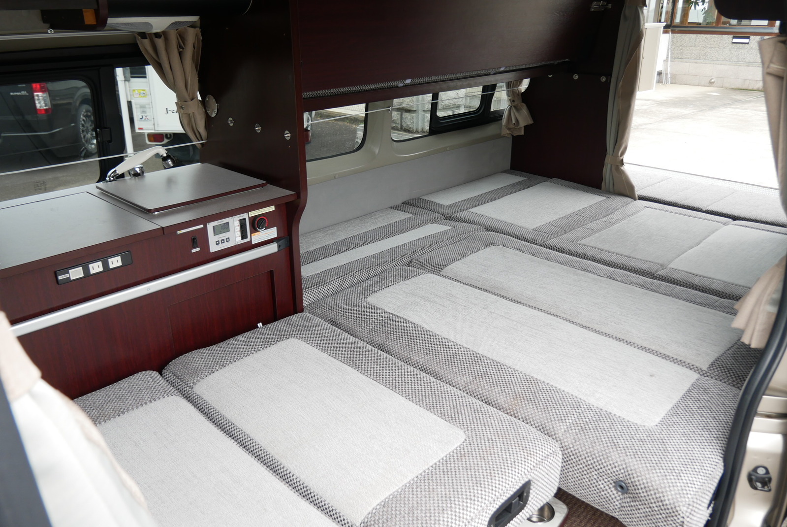 キャンピングカーバンコン