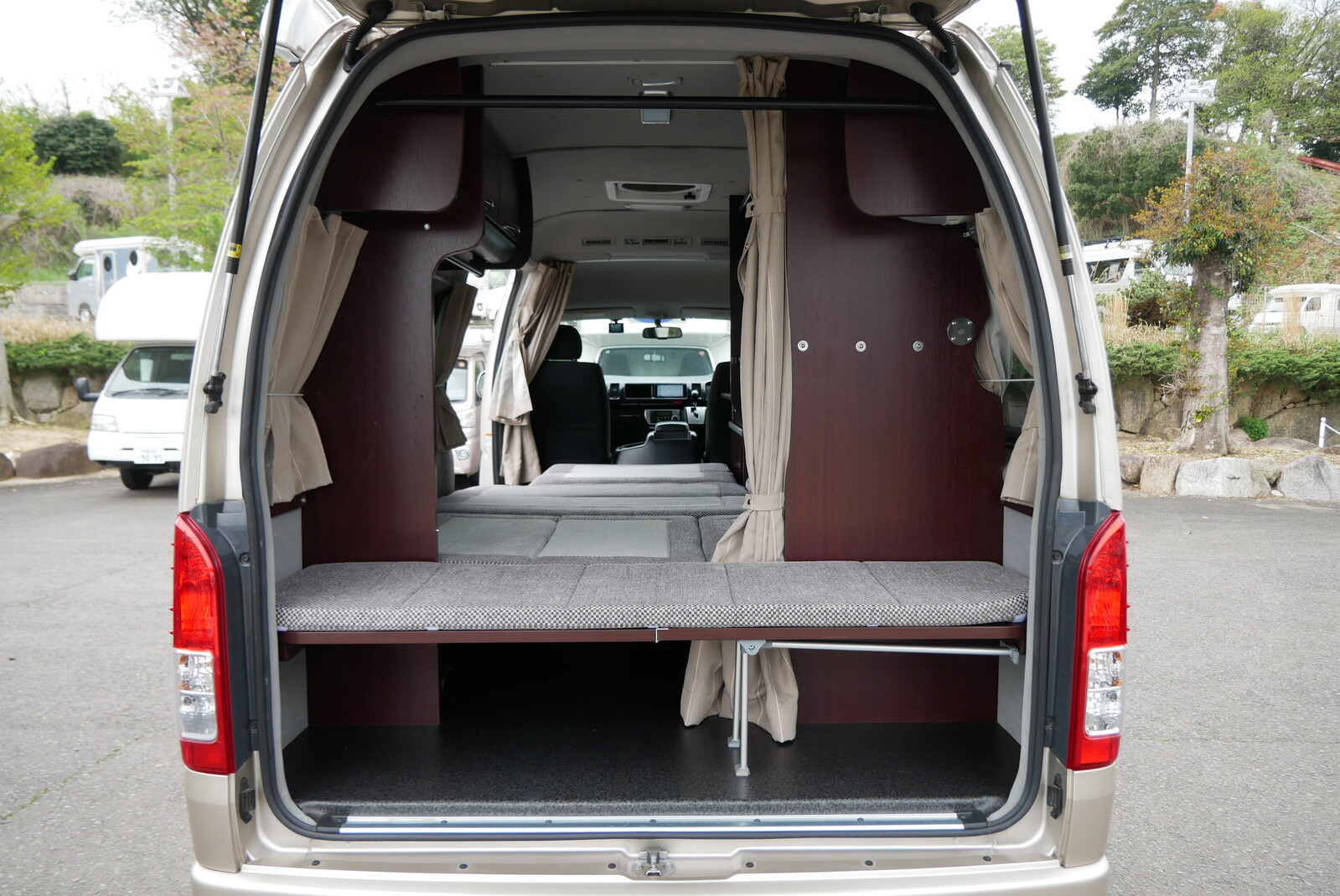 キャンピングカーバンコン