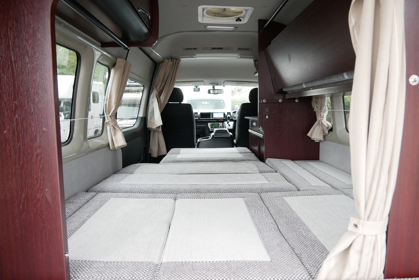 キャンピングカーバンコン