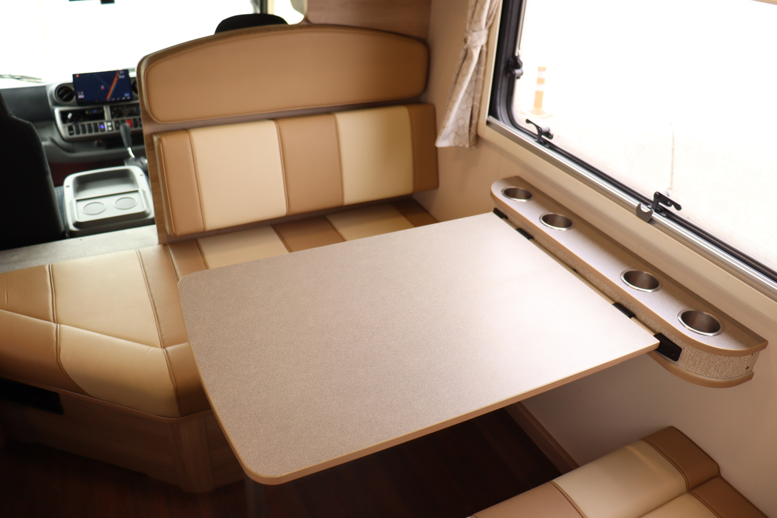 キャンピングカーキャブコン