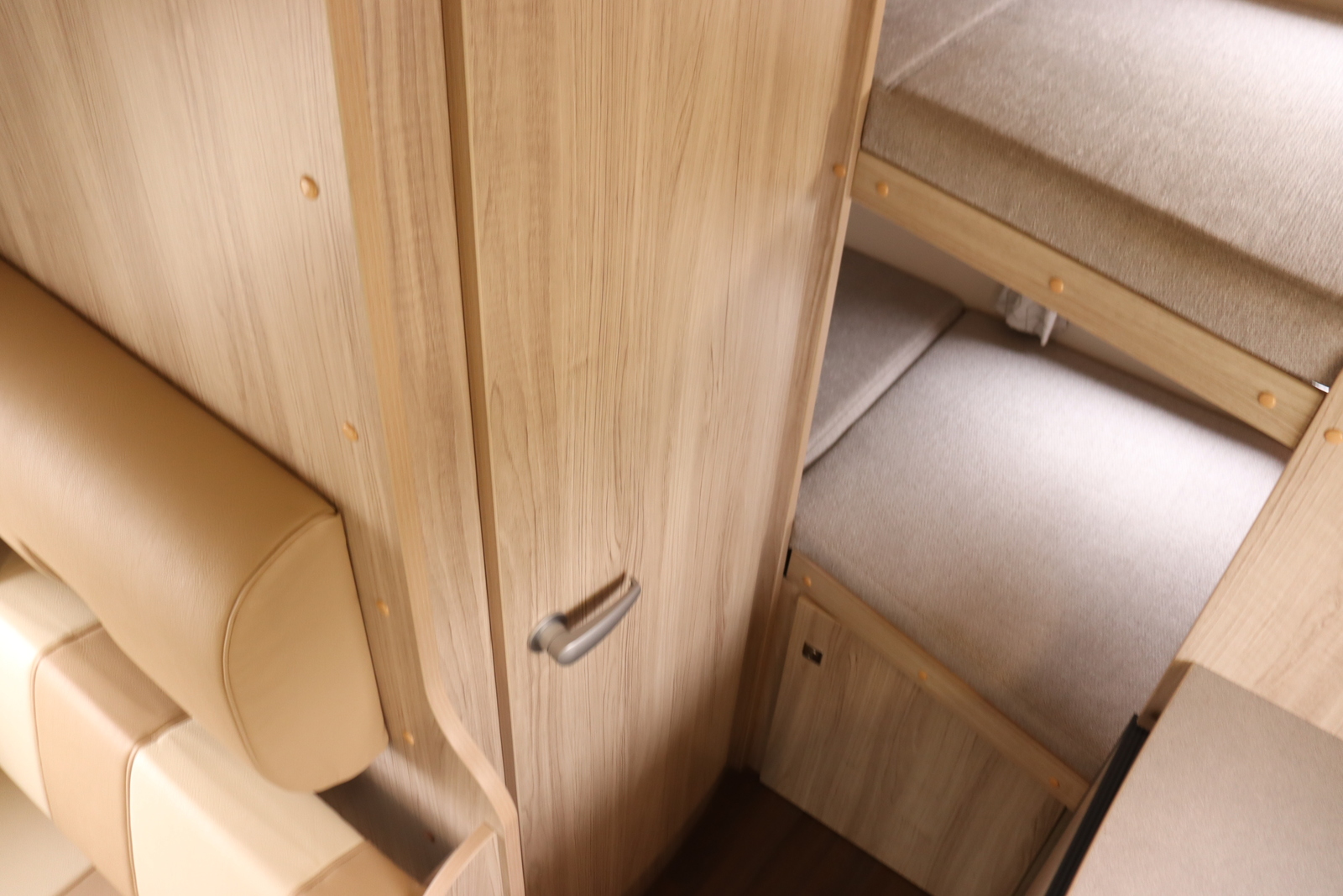 キャンピングカーキャブコン