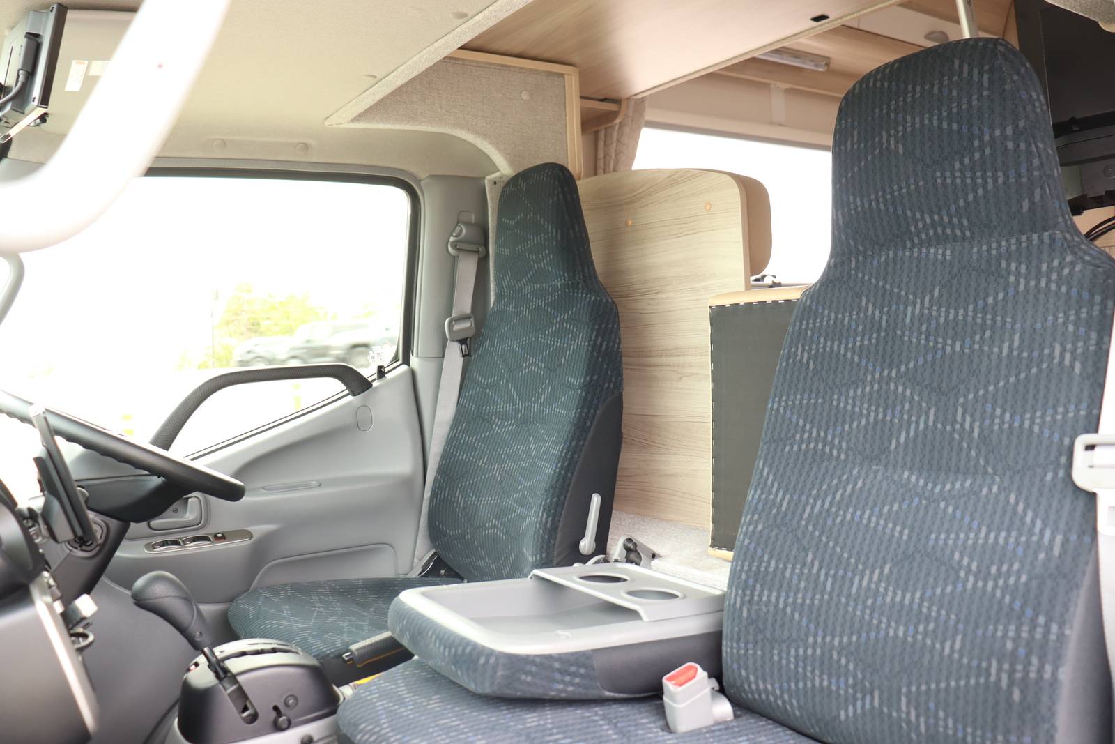 キャンピングカーキャブコン