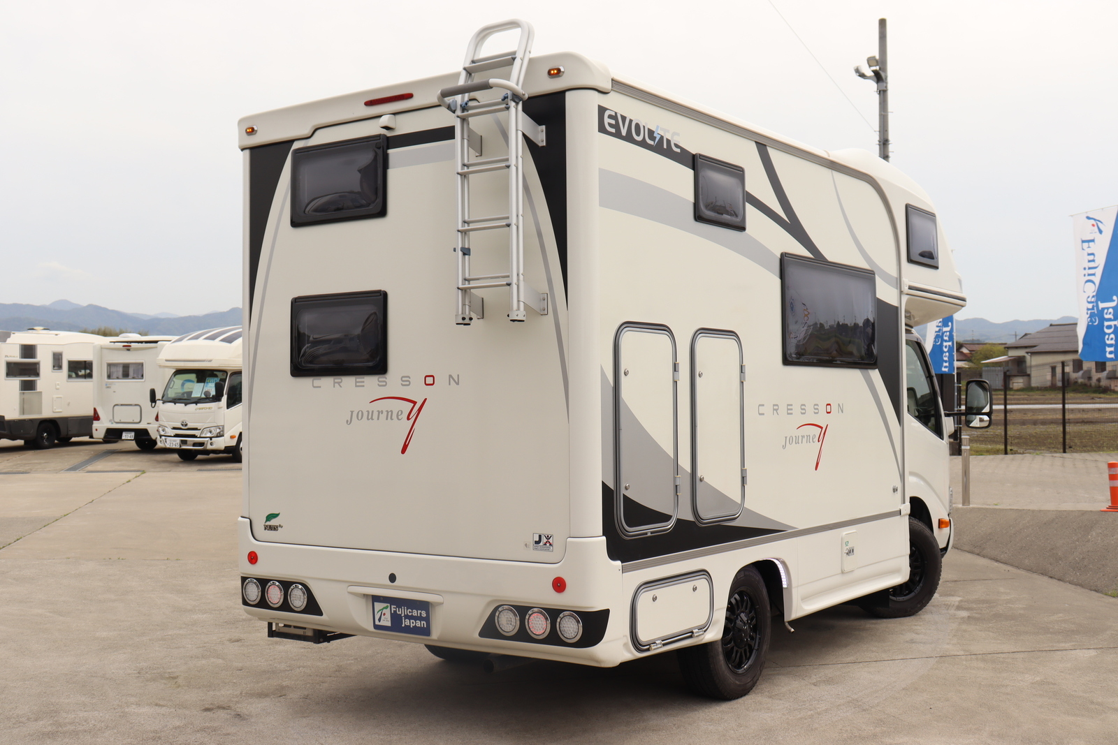 キャンピングカーキャブコン