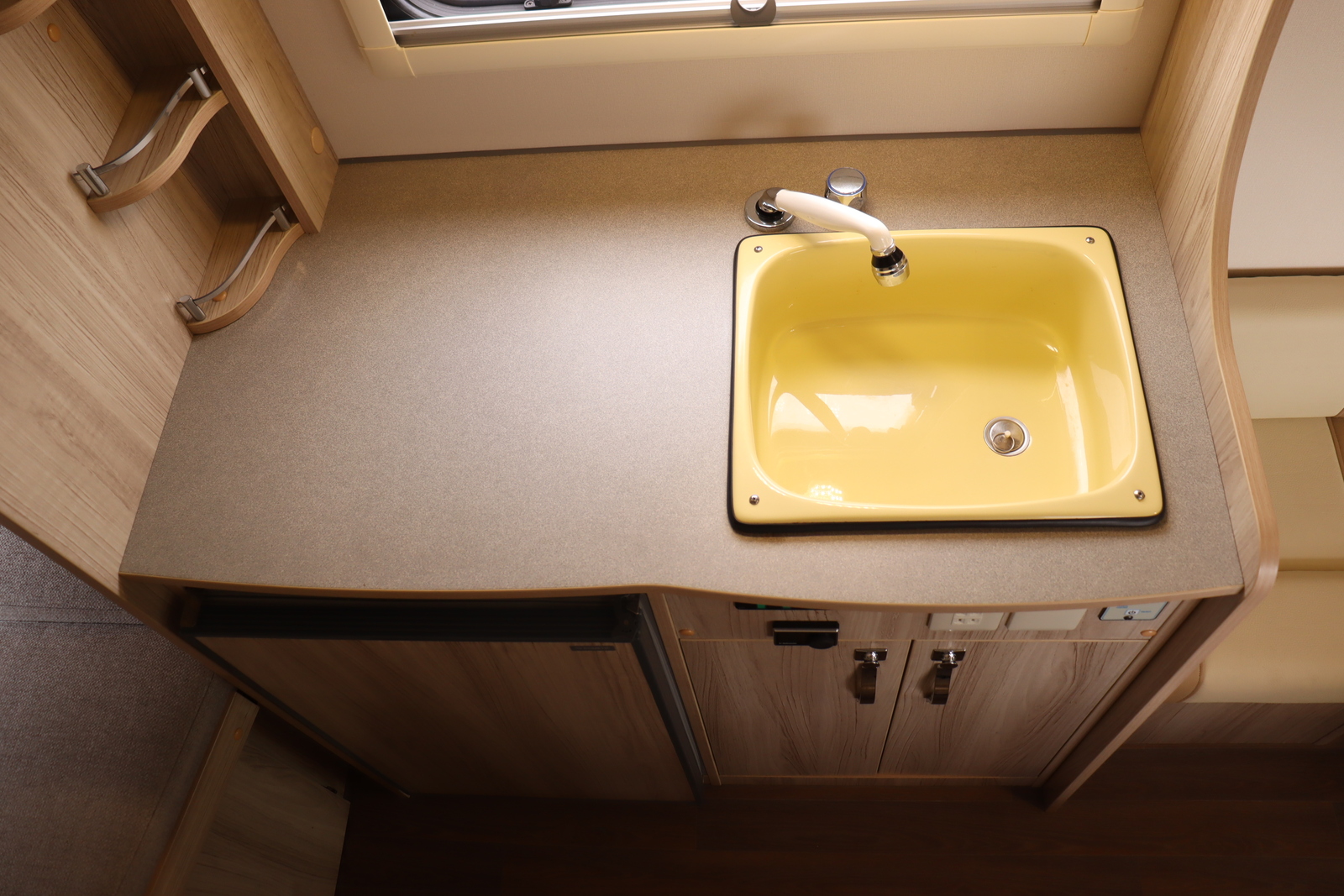 キャンピングカーキャブコン