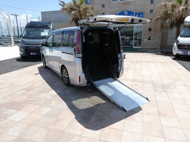 トヨタエスクァイア