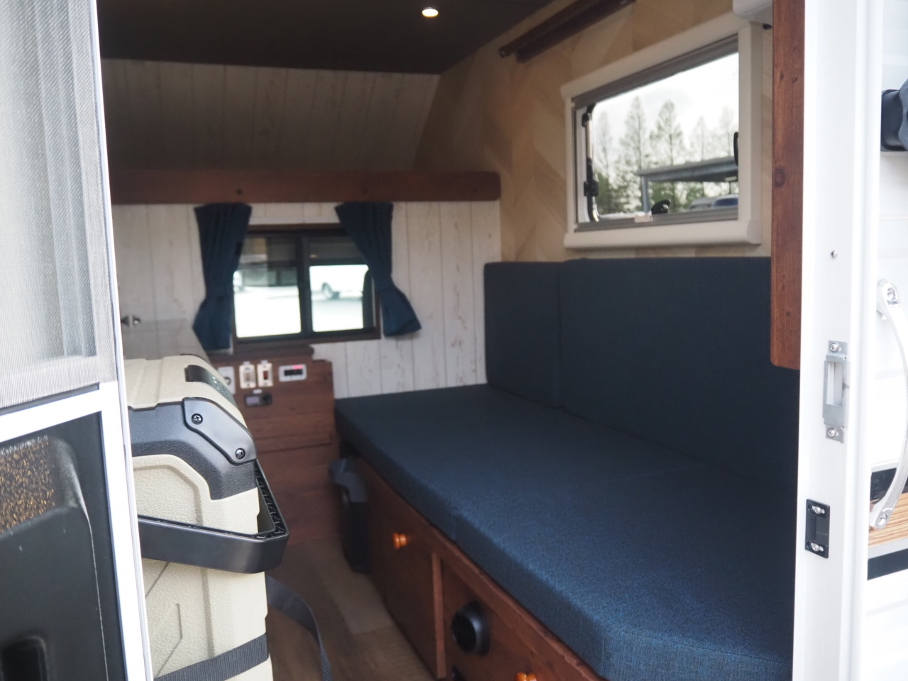 キャンピングカー軽キャンパー