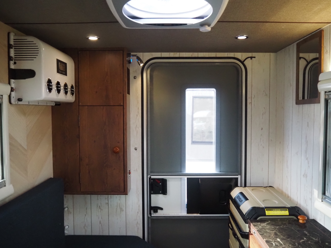 キャンピングカー軽キャンパー