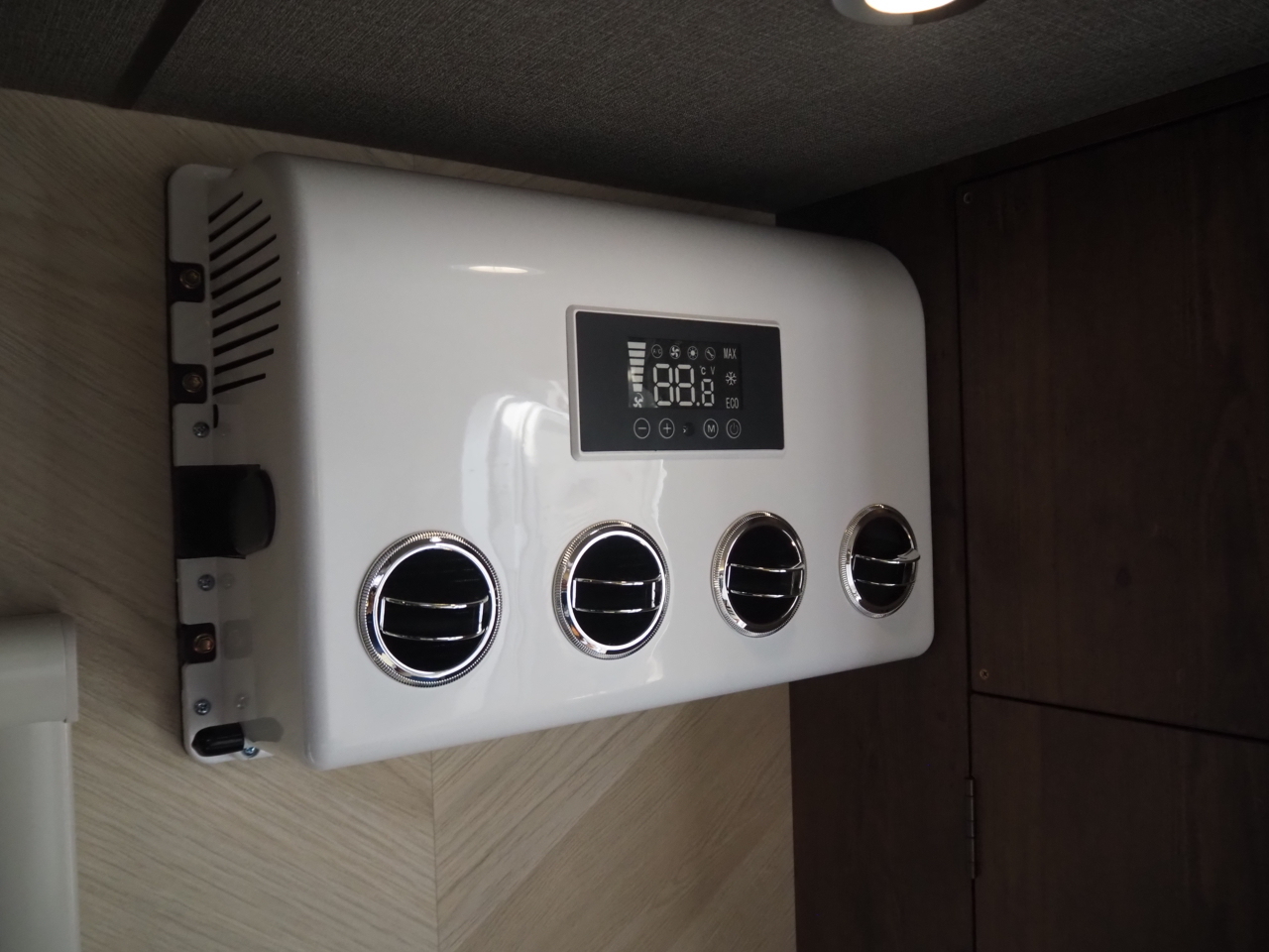 キャンピングカー軽キャンパー