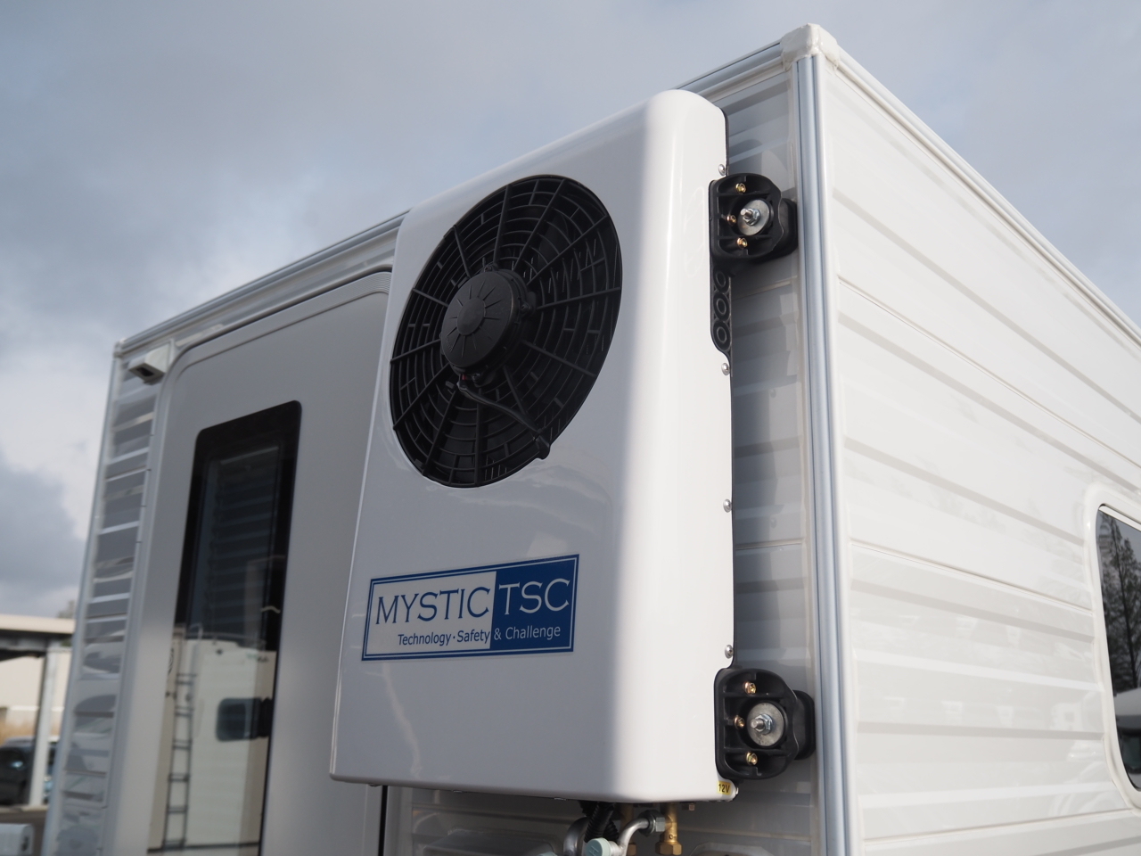 キャンピングカー軽キャンパー