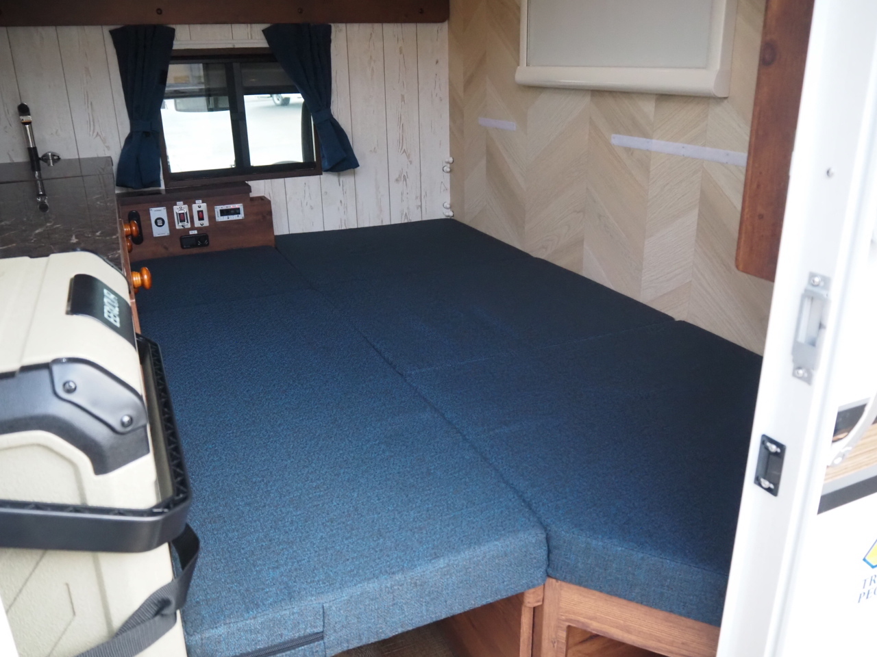 キャンピングカー軽キャンパー