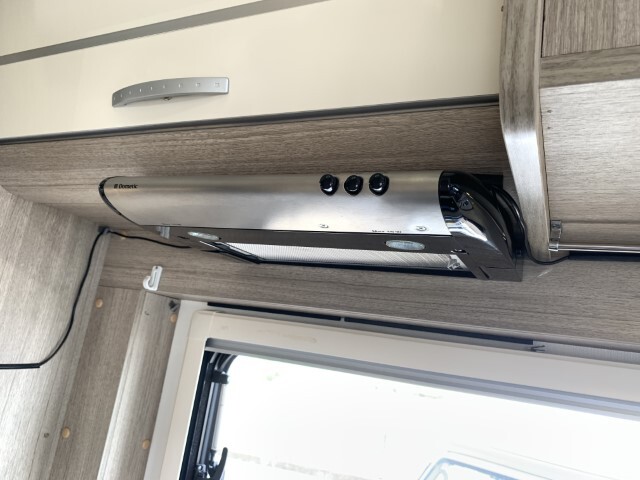 キャンピングカーキャブコン