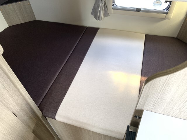 キャンピングカーキャブコン