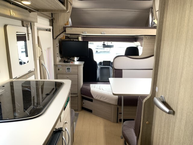 キャンピングカーキャブコン