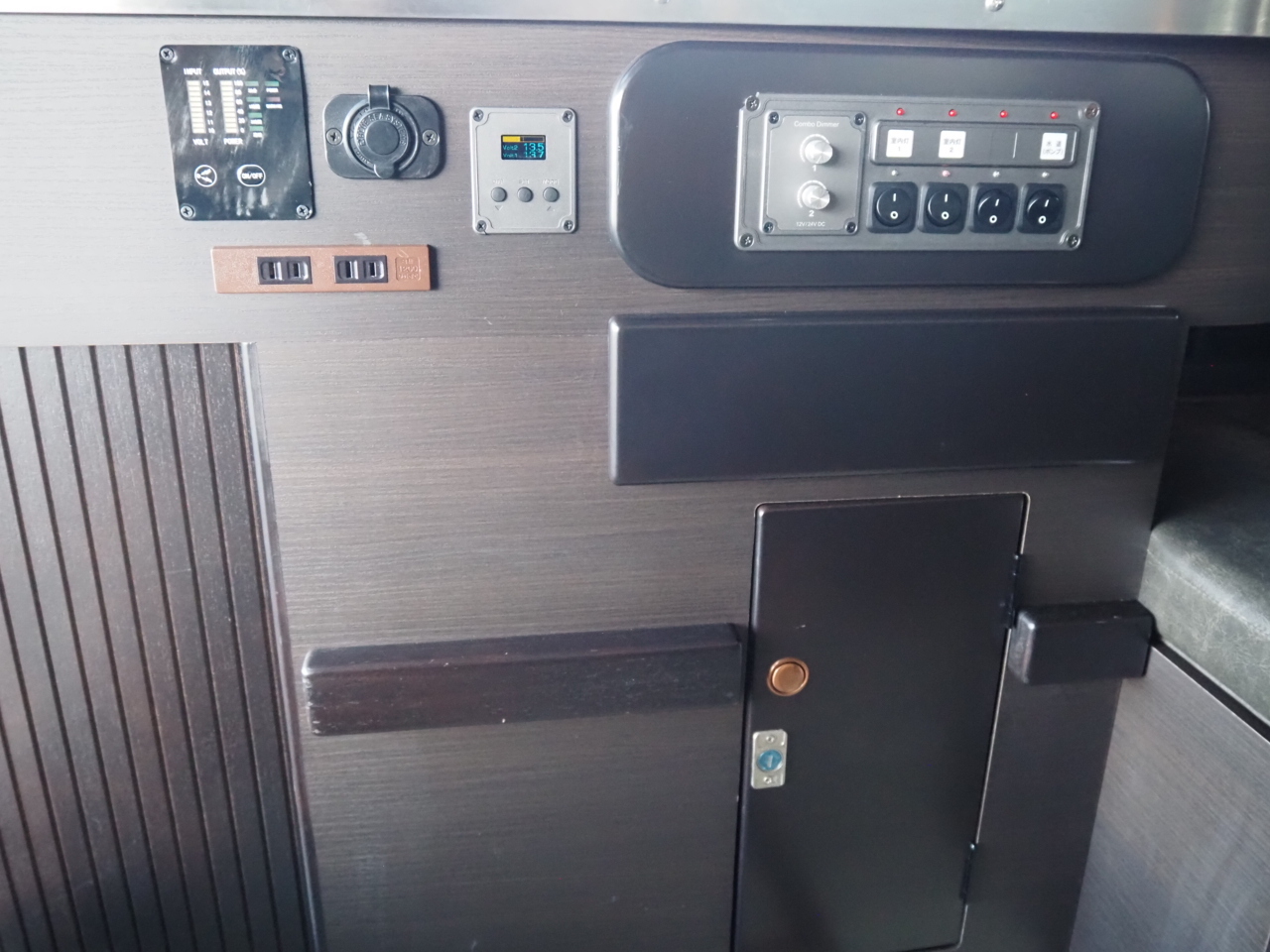 キャンピングカーバンコン