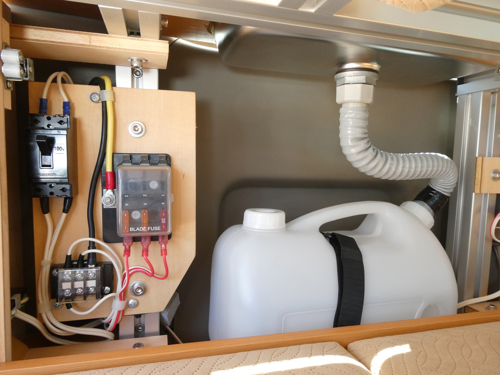 キャンピングカー軽キャンパー