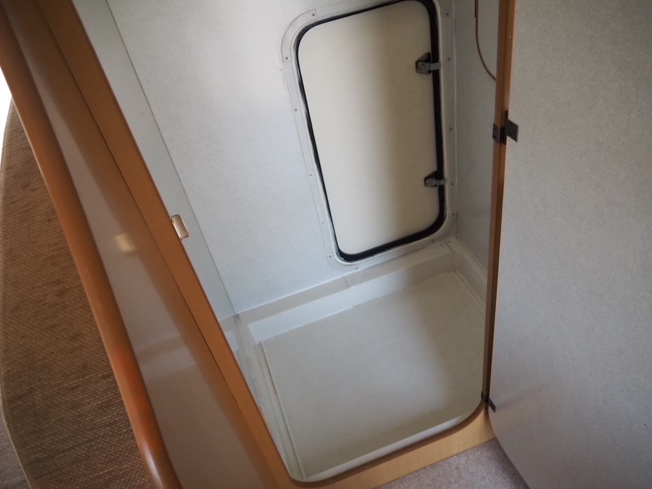 キャンピングカーキャブコン