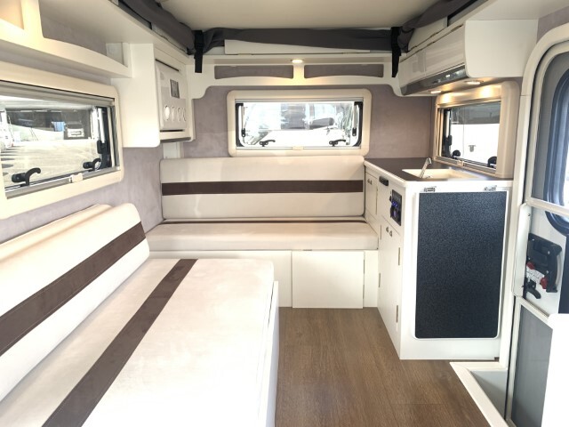 キャンピングカー軽キャンパー