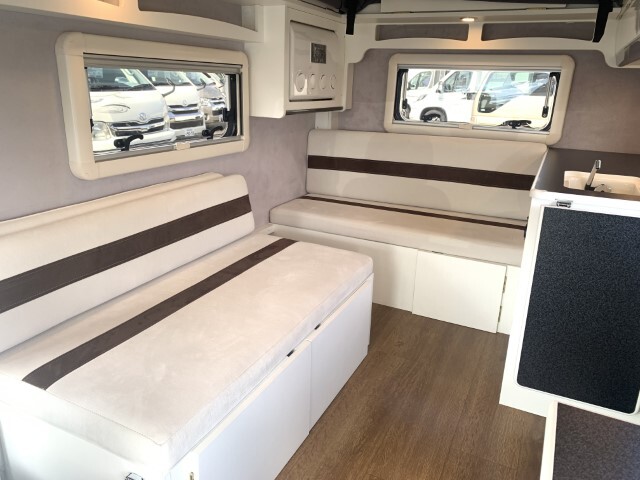 キャンピングカー軽キャンパー