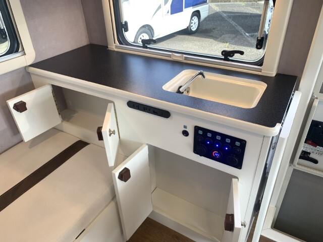 キャンピングカー軽キャンパー