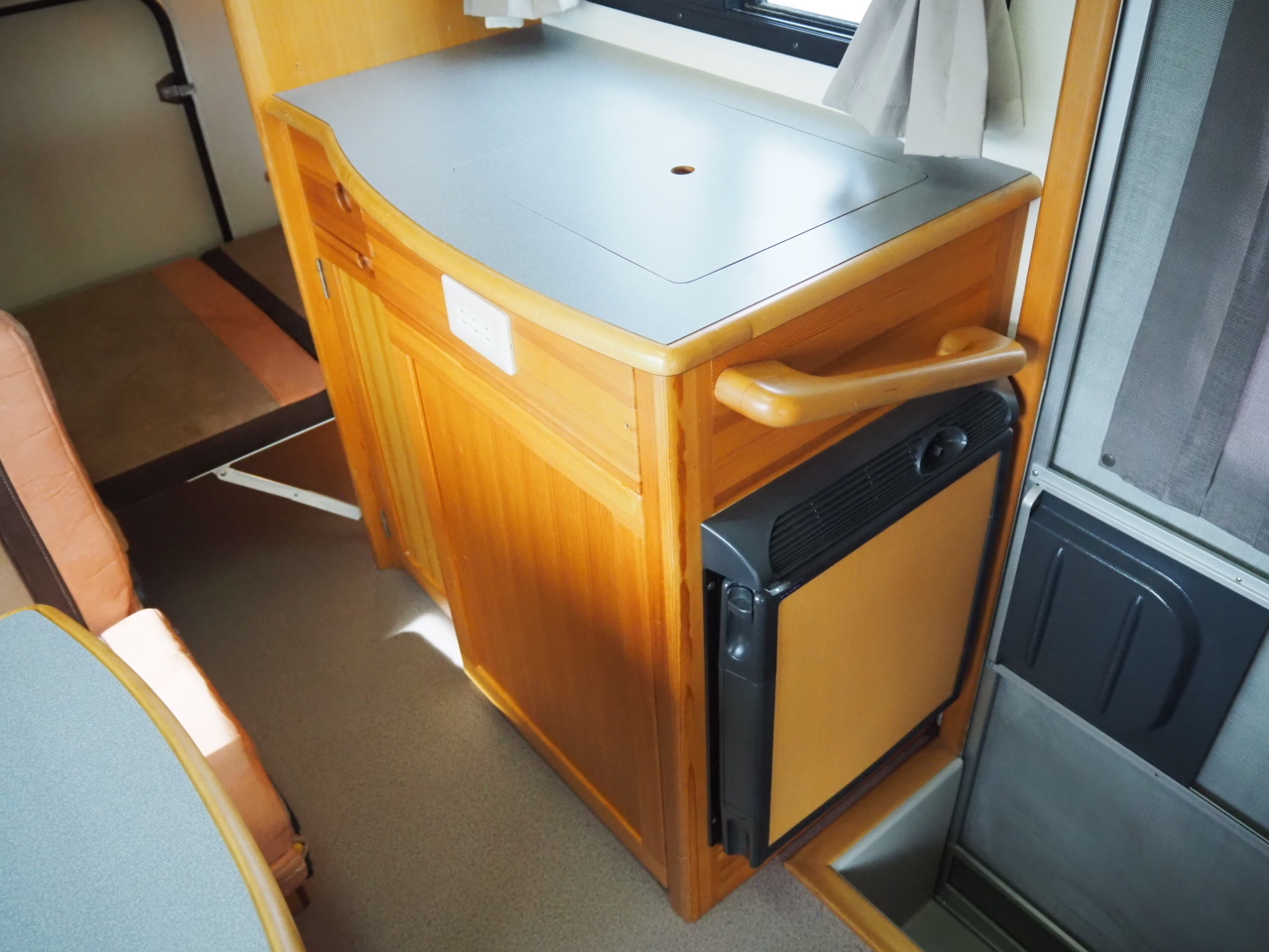 キャンピングカーキャブコン