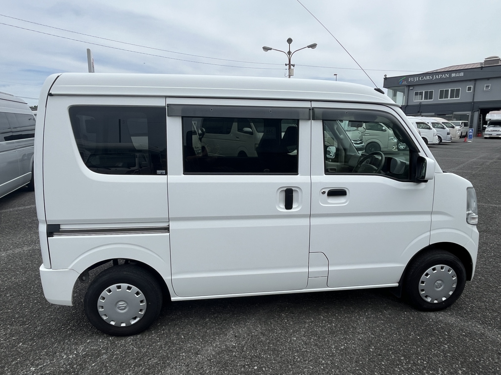 キャンピングカー軽キャンパー