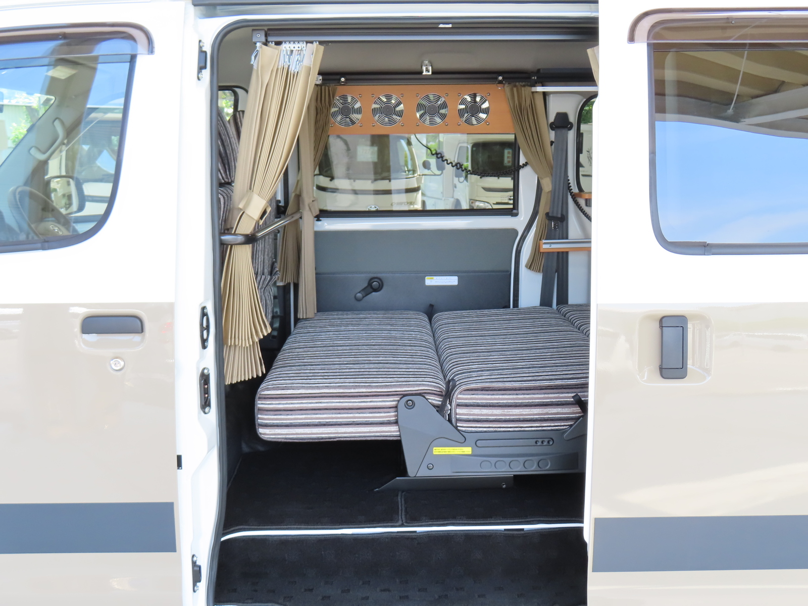 キャンピングカータウンエース